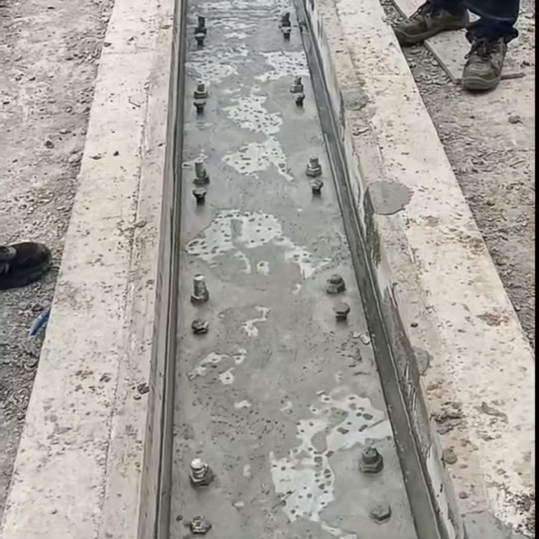 通州港口码头起重机龙门吊重型机械设备稳固用早强快凝轨道胶泥